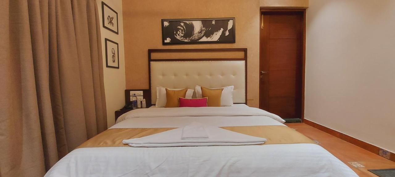 The Palm Aryan - A Boutique Hotel Kolkata Exterior photo
