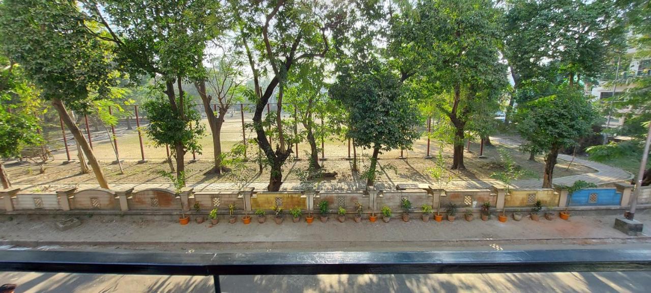 The Palm Aryan - A Boutique Hotel Kolkata Exterior photo